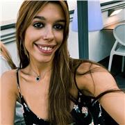 Profesora de inglés que imparte clases a niños de todas las edades
